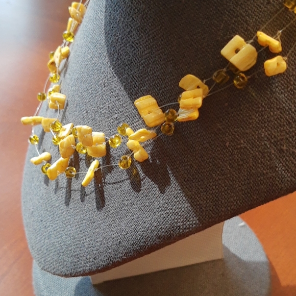 Golden yellow 💛 beaded necklace. - Picture 3 of 6